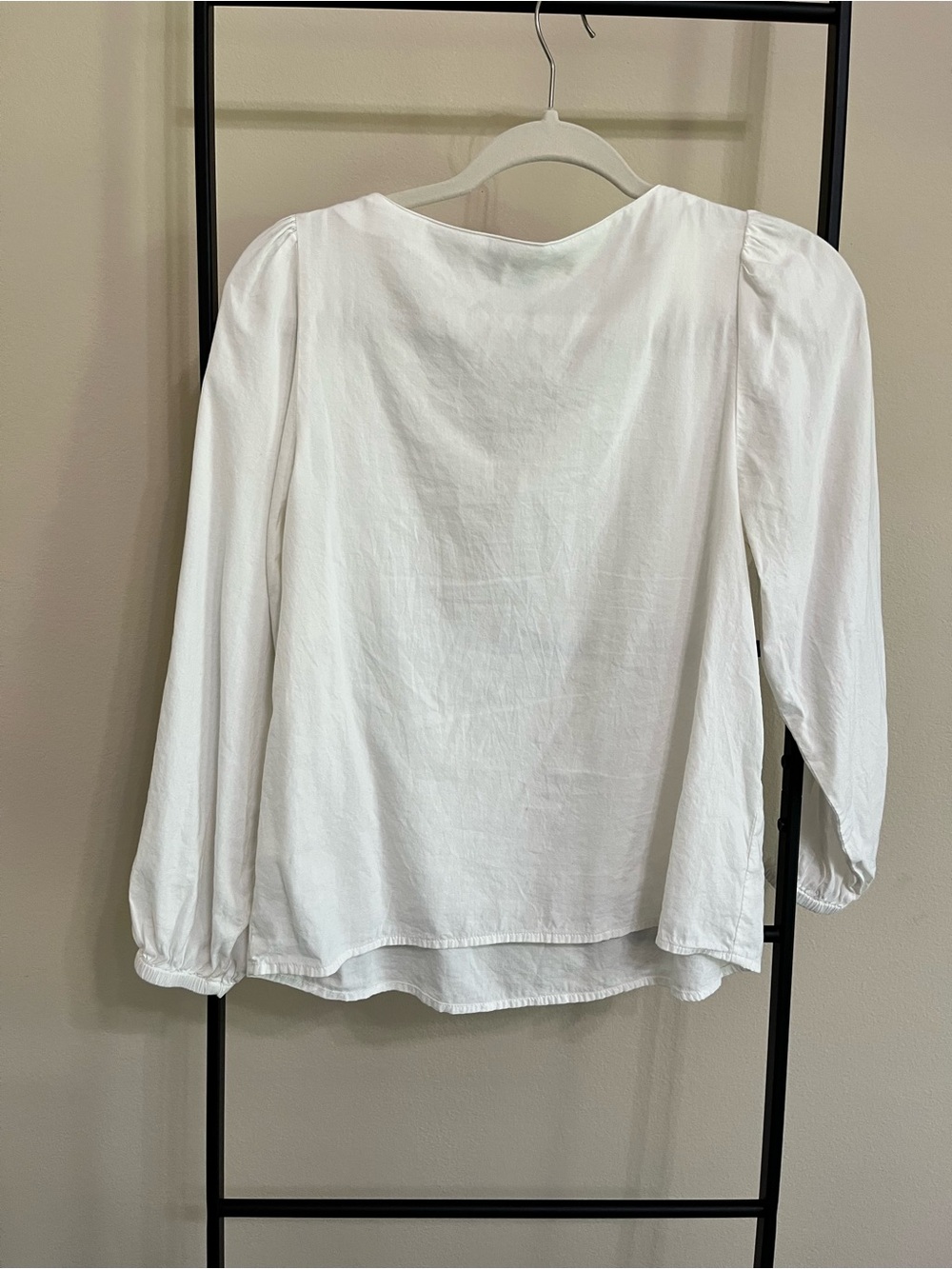 Banana Republic White Boho Embroidered V-Neck Top Sz XS - Picture 11 of 11
